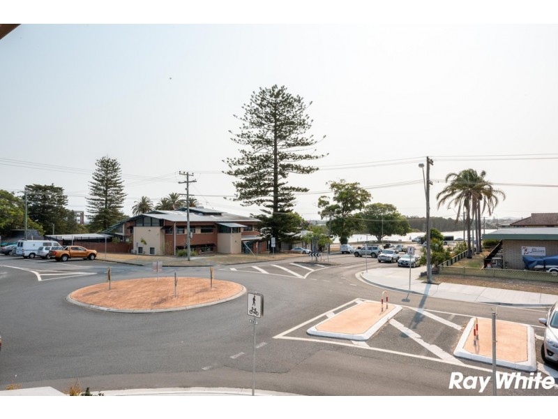 1/11-13 Lake Street, Forster NSW 2428