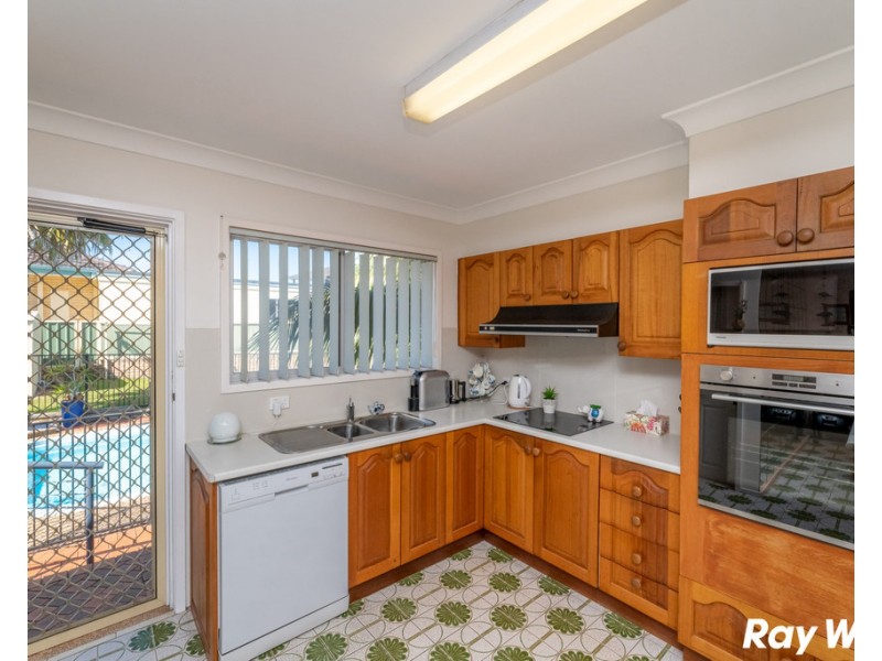 6 Lake vista Crescent, Forster NSW 2428