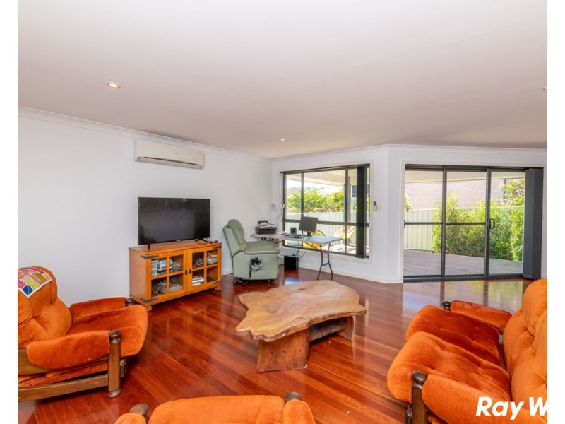 13 Isabella Parade, Forster NSW 2428