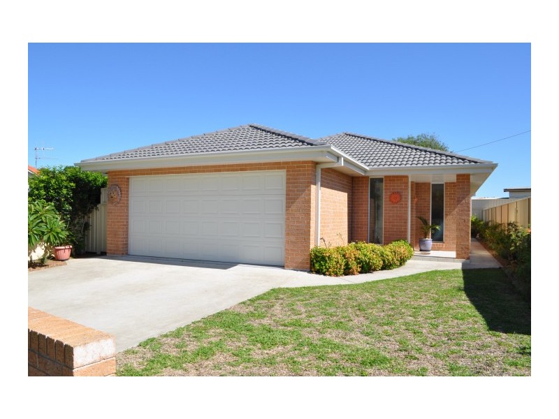 1 Robina Grove, Forster NSW 2428