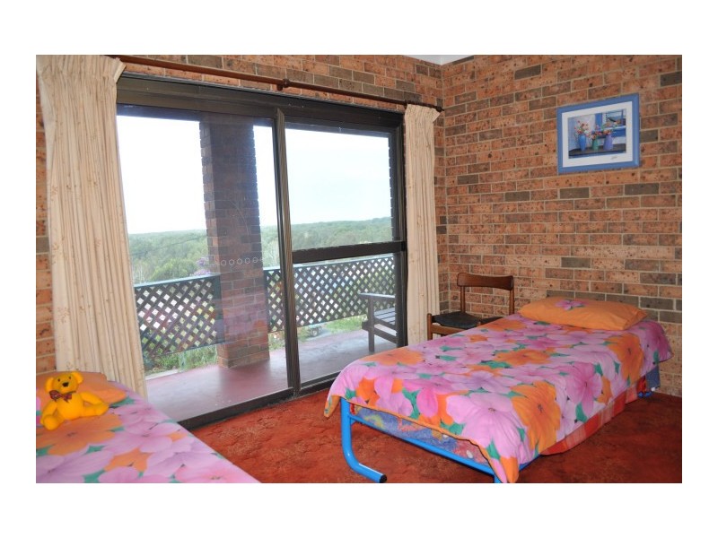 17  Emerald Drive, Green Point NSW 2428