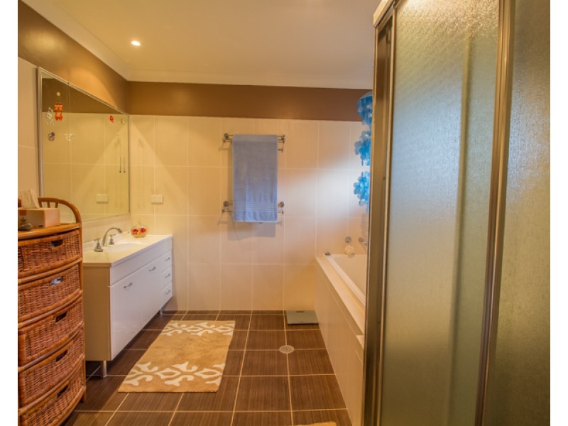 4 Tree View Place, Forster NSW 2428