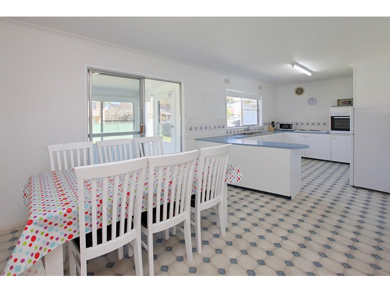 8 Maneela Street, Forster NSW 2428