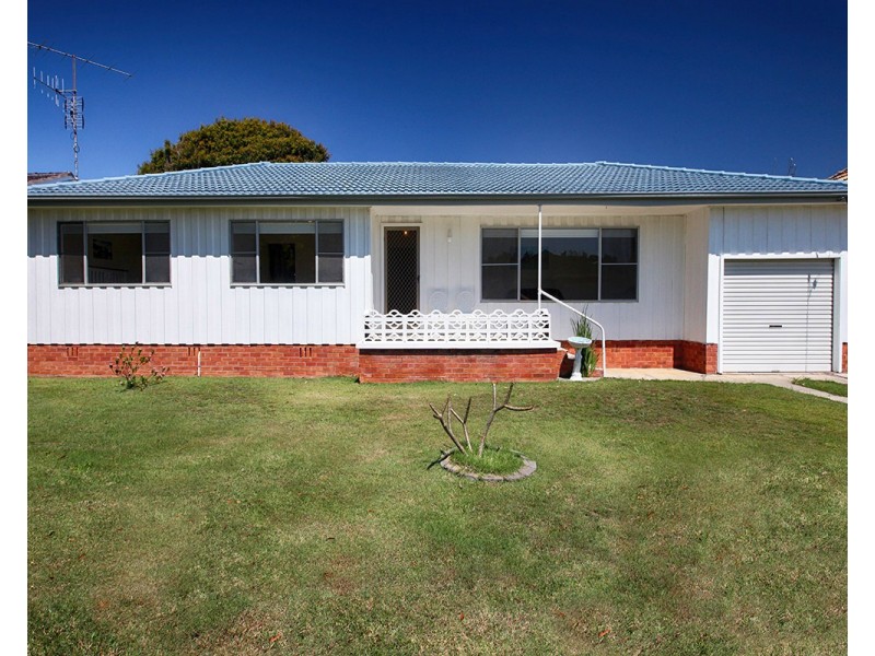 8 Maneela Street, Forster NSW 2428