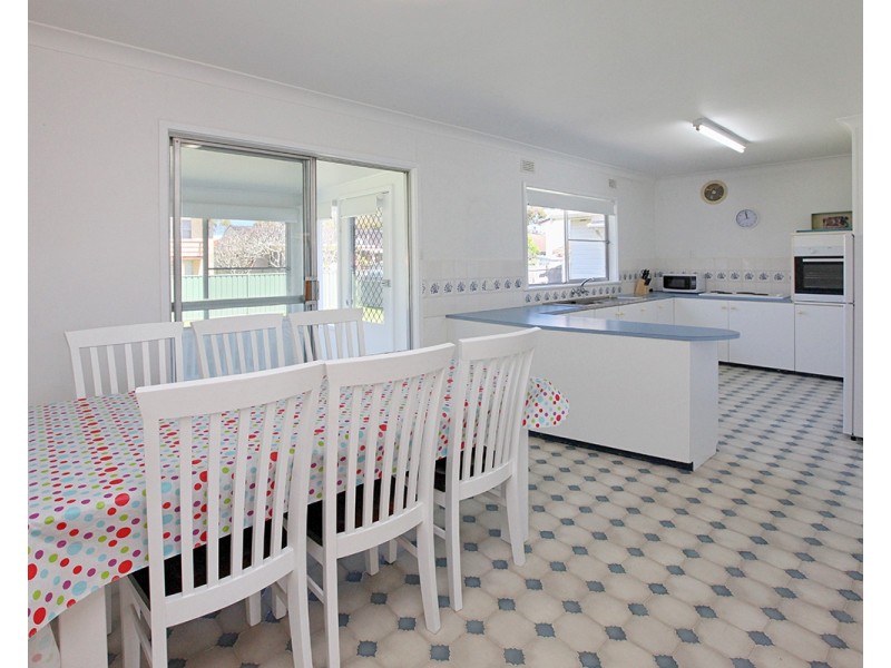 8 Maneela Street, Forster NSW 2428