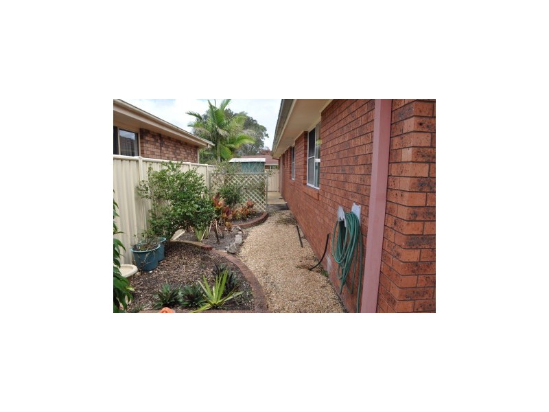 1 Royal Close, Forster NSW 2428