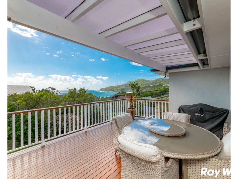 18 Lakeview Crescent, Forster NSW 2428