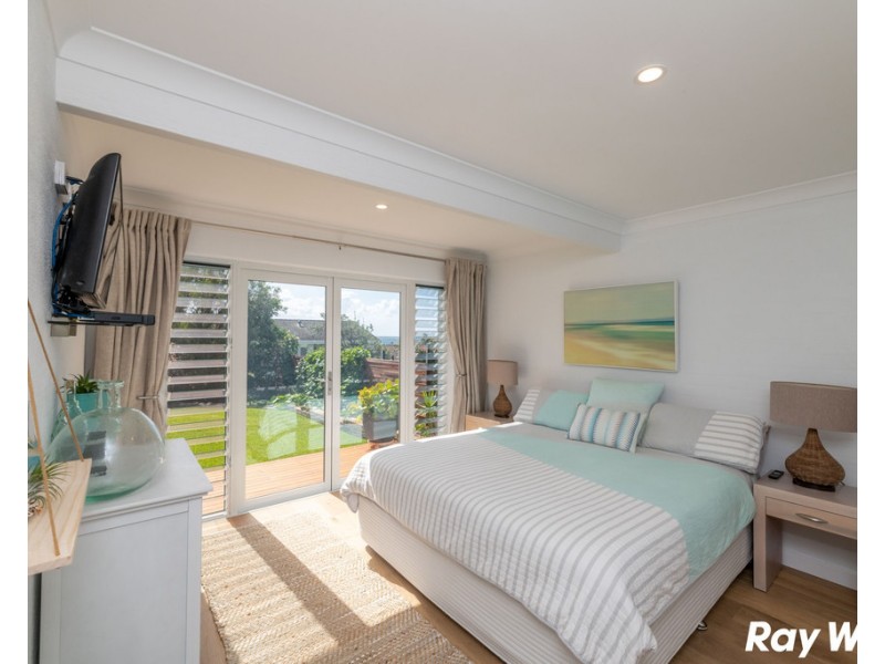 18 Lakeview Crescent, Forster NSW 2428