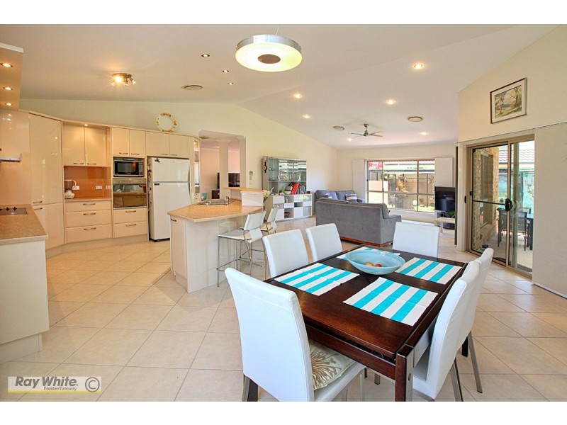 42 Wamara Crescent, Forster NSW 2428