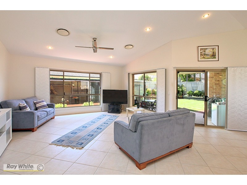 42 Wamara Crescent, Forster NSW 2428