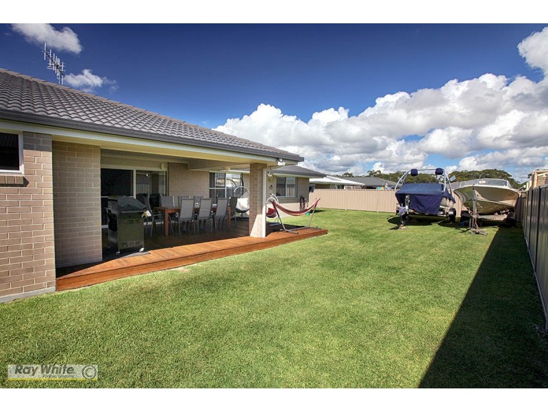 8 Massie Crescent, Tuncurry NSW 2428