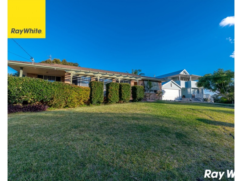 4 Frazer Avenue, Green Point NSW 2428