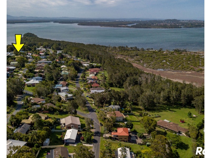 4 Frazer Avenue, Green Point NSW 2428