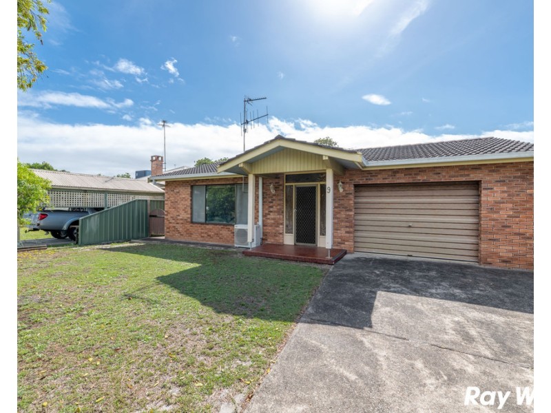 9 Douglas Avenue, Forster NSW 2428