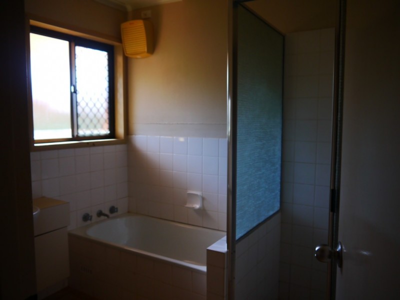 24 Sandalwood Cres, Katherine NT 0850