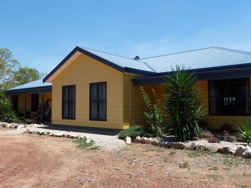 114 Hall Road, Katherine NT 0850