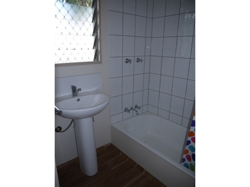 65  Giles, Katherine NT 0850