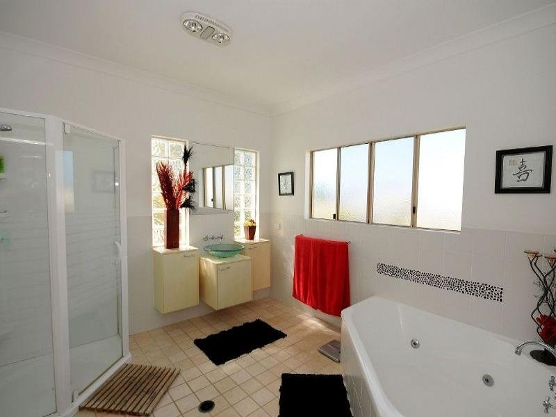 101 Esplanade, Point Vernon QLD 4655