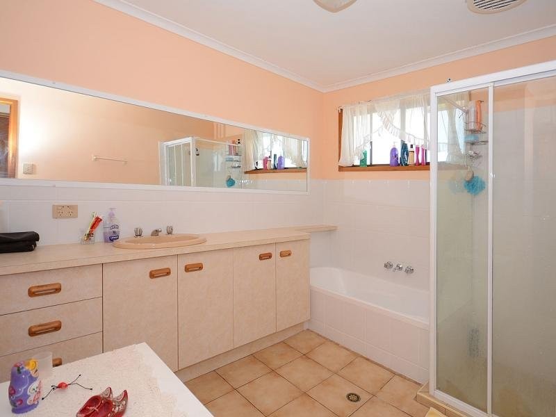 25 Kelly Street, Point Vernon QLD 4655