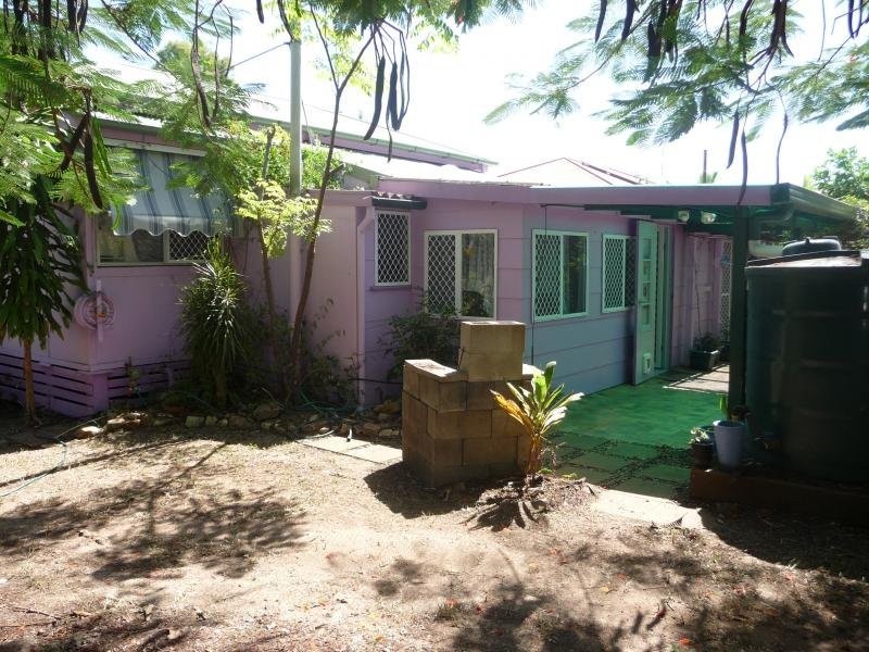 1 South Street, Urangan QLD 4655