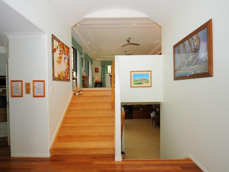 43 Esplanade, Point Vernon QLD 4655