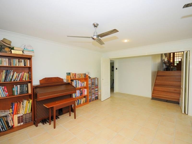 43 Esplanade, Point Vernon QLD 4655