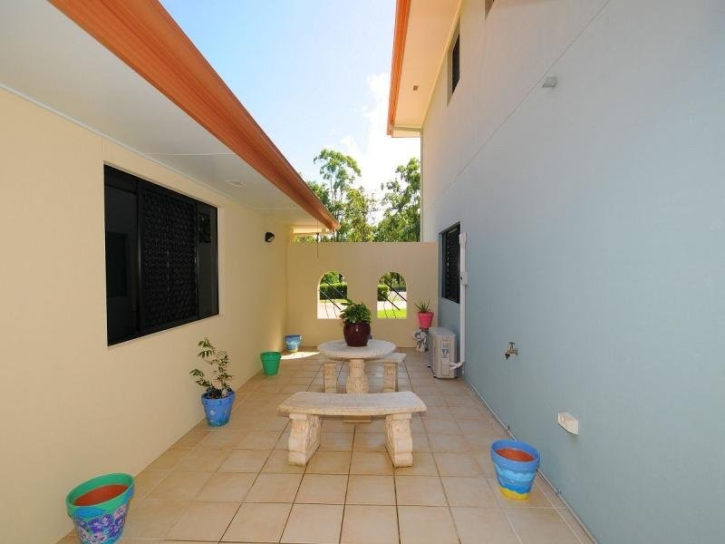 43 Esplanade, Point Vernon QLD 4655