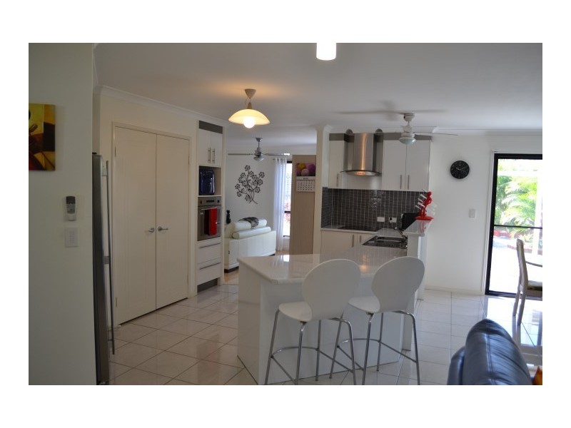4 Montrose Close, Point Vernon QLD 4655