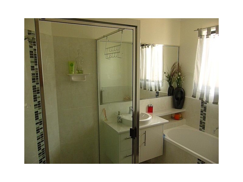 4 Montrose Close, Point Vernon QLD 4655