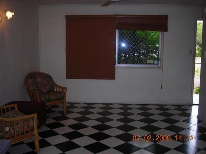 4/1 King Street, Urangan QLD 4655