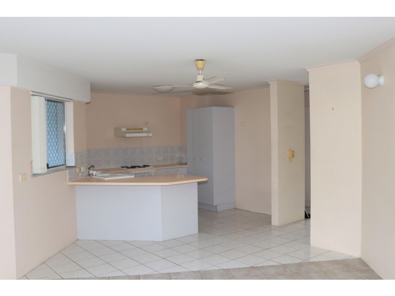 4/458 Esplanade, Torquay QLD 4655