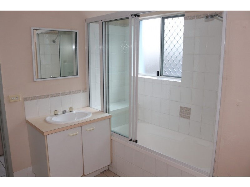 4/458 Esplanade, Torquay QLD 4655