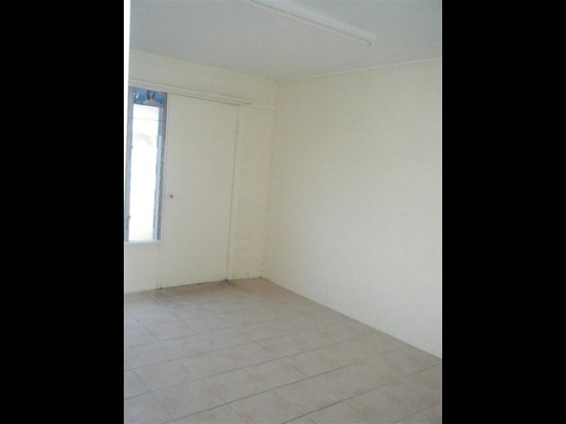 6/7 Robert, Torquay QLD 4655