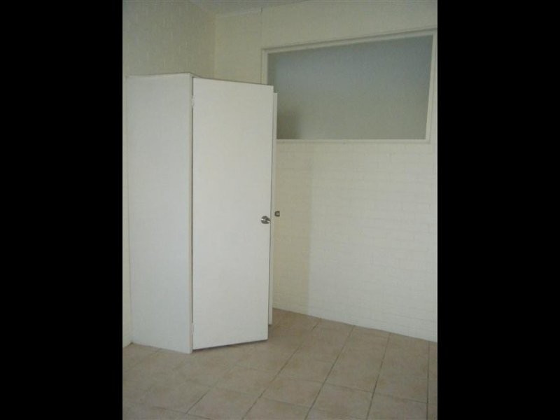 6/7 Robert, Torquay QLD 4655