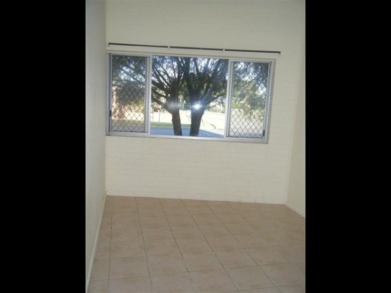 6/7 Robert, Torquay QLD 4655