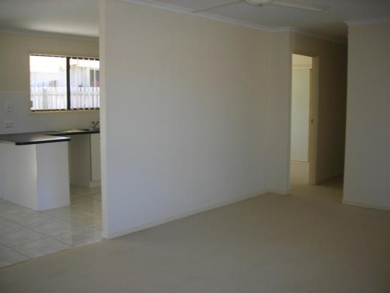 13 Topaz Circuit, Urangan QLD 4655