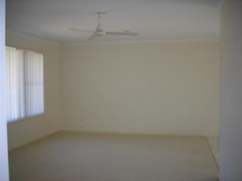 13 Topaz Circuit, Urangan QLD 4655