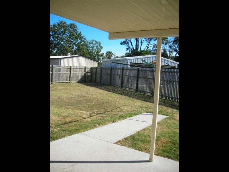 13 Topaz Circuit, Urangan QLD 4655