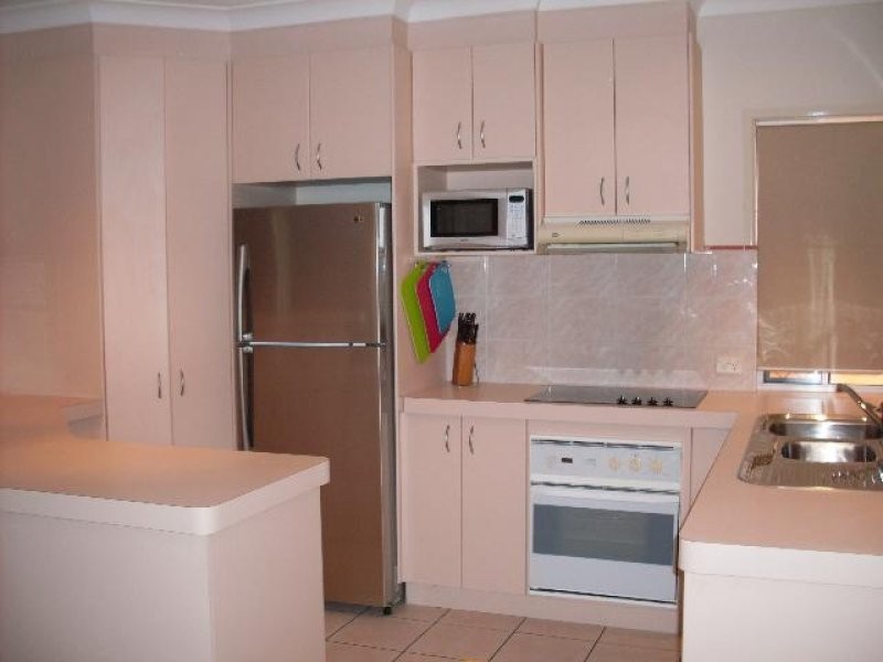 1/378 Esplanade, Torquay QLD 4655