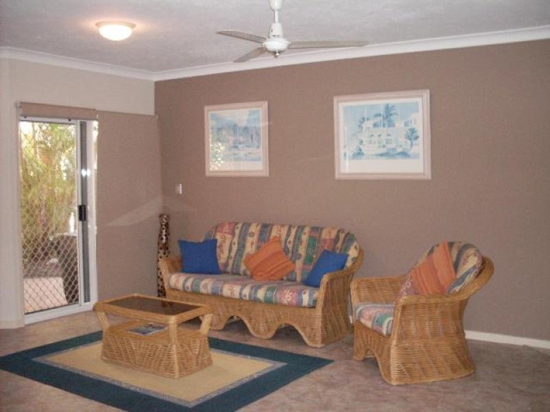 1/378 Esplanade, Torquay QLD 4655