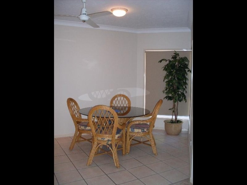 1/378 Esplanade, Torquay QLD 4655