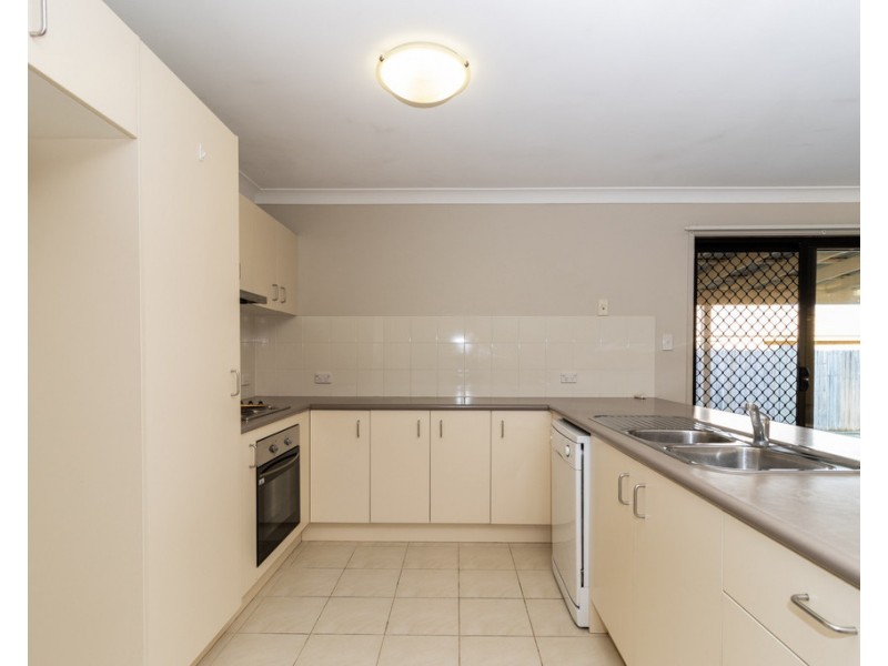 8 Teresa Street, Nikenbah QLD 4655
