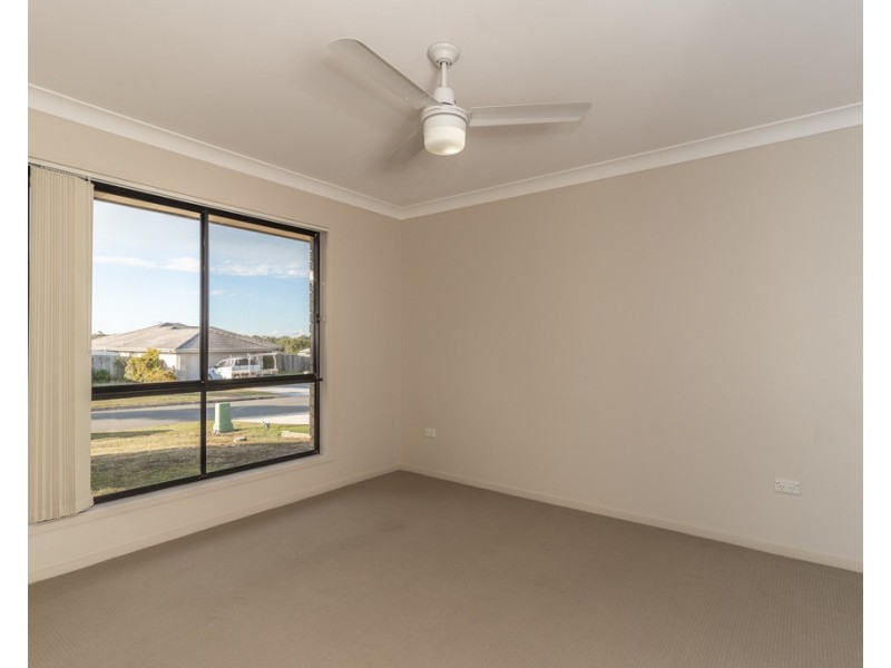 8 Teresa Street, Nikenbah QLD 4655