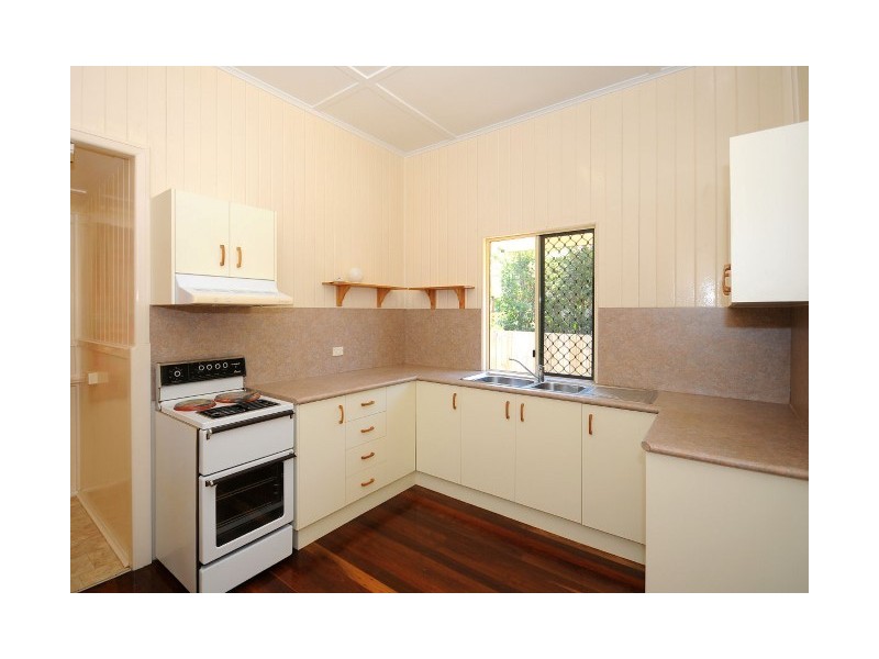 64 Dayman Street, Urangan QLD 4655