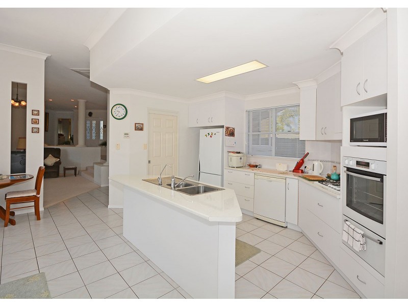 27 Royal Drive, Kawungan QLD 4655