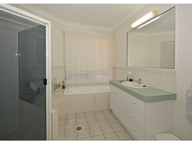 27 Royal Drive, Kawungan QLD 4655