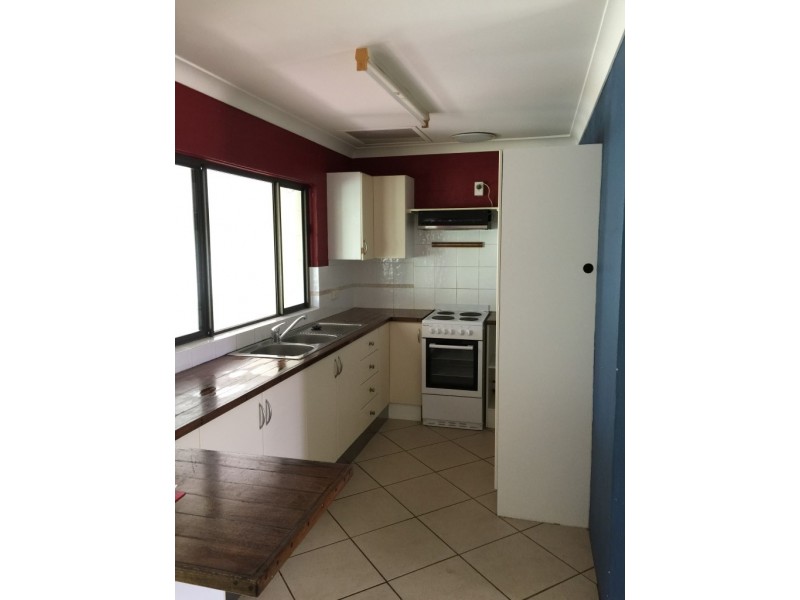 3 Limpus Street, Urangan QLD 4655