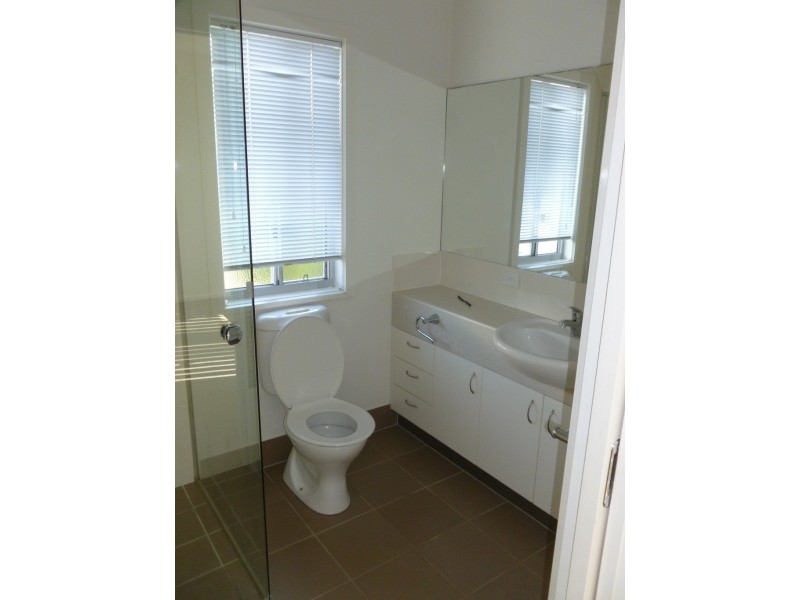 2/201 Torquay Terrace, Torquay QLD 4655