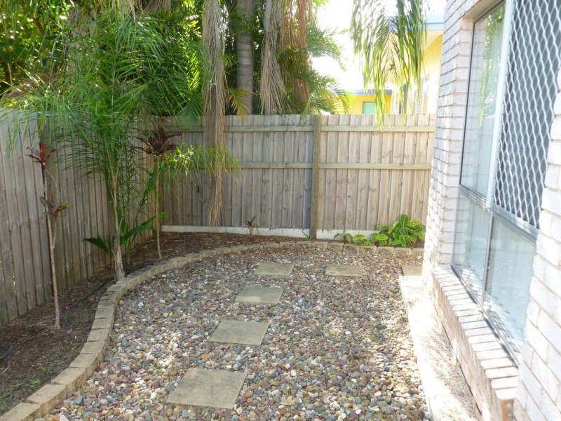 2/201 Torquay Terrace, Torquay QLD 4655