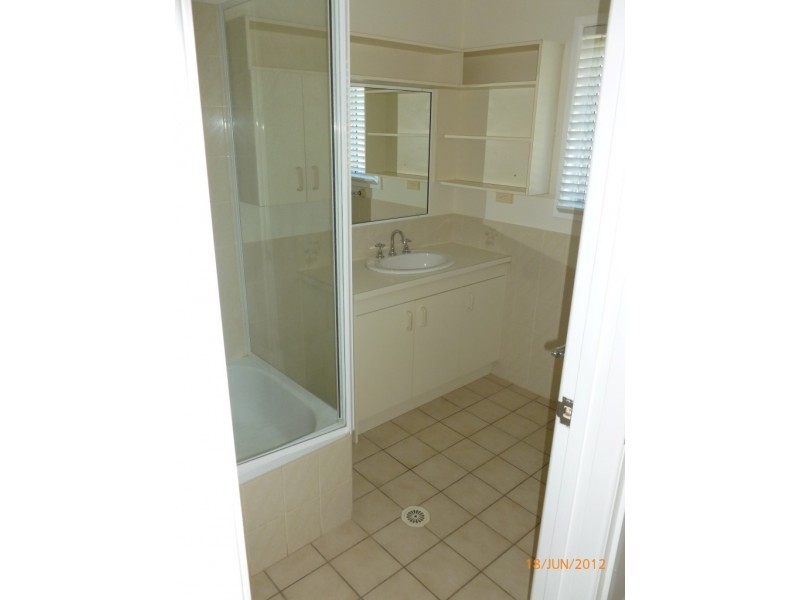 2/15 George, Pialba QLD 4655